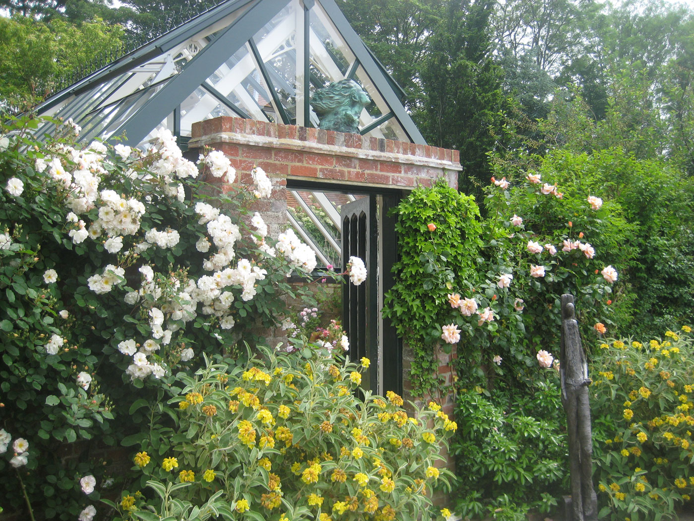 PASHLEY MANOR GARDENS Green house and Helen Sinclair sculpture by Kate Wilson