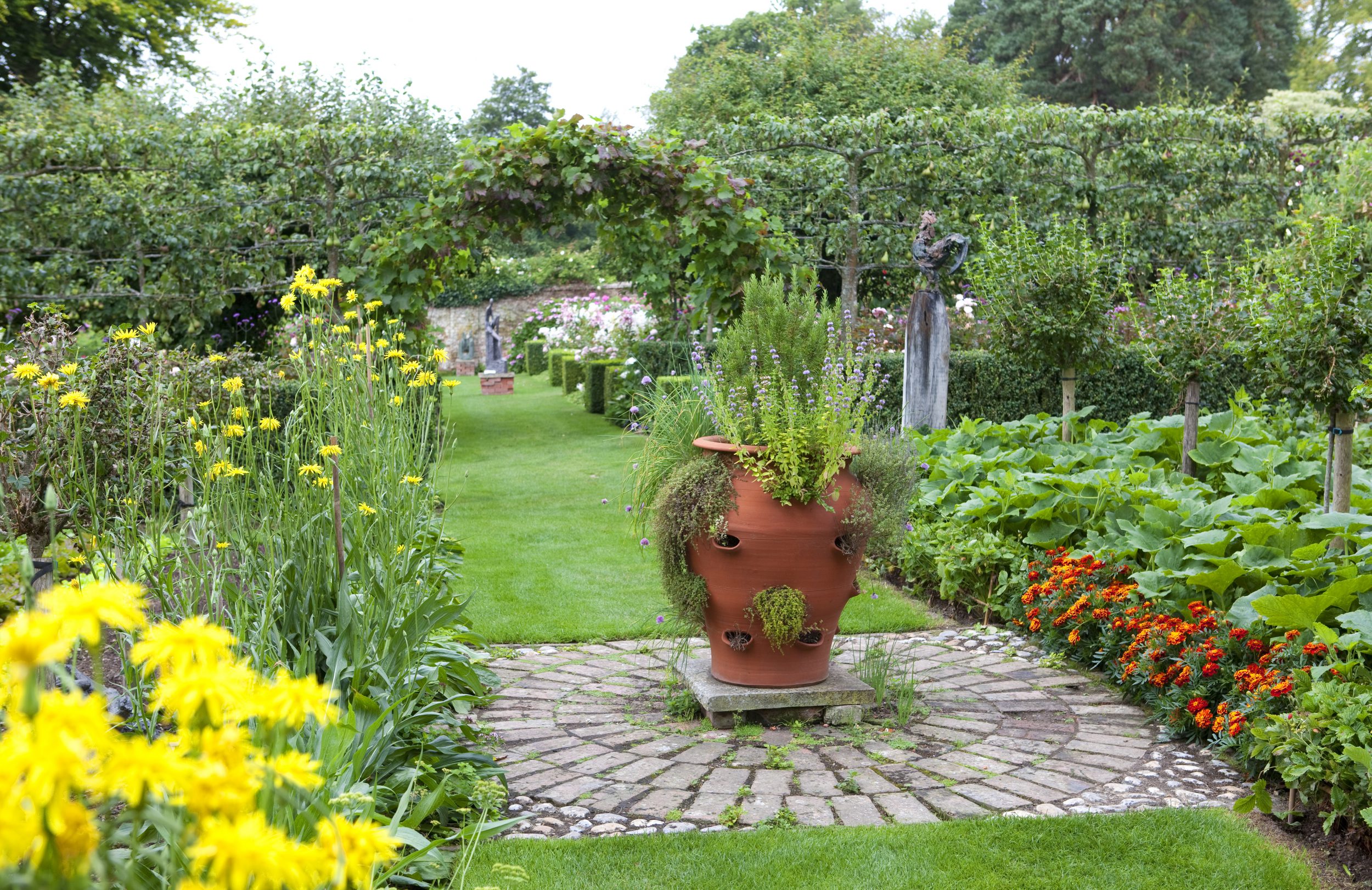 PASHLEY MANOR GARDENS Kitchen Garden by Leigh Clapp